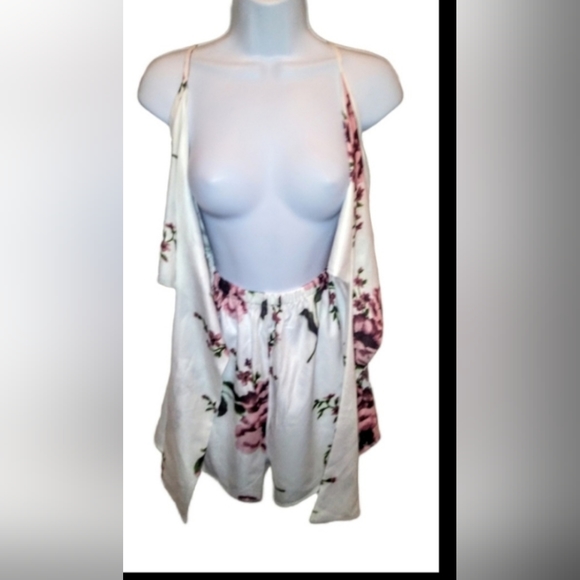 Zaful White and pink floral front tie up romper - Picture 3 of 3